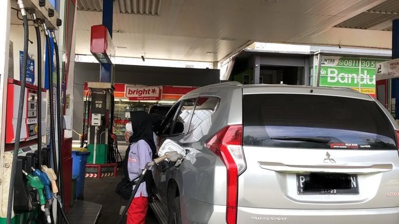 Pertamina meminta masyarakat yang ingin membeli BBM subsidi pertalite dan solar mendaftar ke website MyPertamina yakni https://subsiditepat.mypertamina.id/. Pendaftaran dibuka mulai 1 Juli 2022.