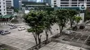 Suasana lahan parkir yang sepi di sebuah gedung, Jakarta, Kamis (1/5/2020). Indonesia Parking Association (IPA) menyatakan terjadi penurunan bisnis parkir sebesar 75-90 persen seiring penerapan PSBB untuk mencegah penyebaran COVID-19 di Jabodetabek. (Liputan6.com/Faizal Fanani)