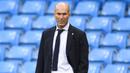 Zinedine Zidane saat ini sedang tidak menangani klub manapun setelah mengundurkan diri dari Real Madrid, akibat kurangnya kepercayaan dari manajemen. Padahal, Zidane sukses mempersembahkan 3 gelar Liga Champions secara berurutan dan 1 gelar Liga Spanyol untuk Los Blancos. (AFP/Pool/Peter Powell)