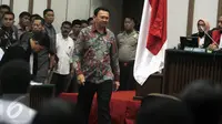  Gubernur DKI Jakarta non aktif Basuki T Purnama saat menjalani sidang ke-9 kasus dugaan penistaan agama di PN Jakarta Utara, Selasa (7/2). (Liputan6.com/Isra Triansyah/Pool)