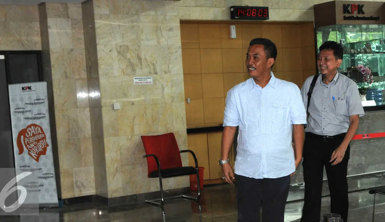Ketua DPRD DKI Jakarta dari Fraksi PDIP, Prasetyo Edi Marsudi usai memenuhi panggilan KPK sebagai saksi Mohamad Sanusi terkait suap pembahasan dua Raperda Reklamasi Pantai Utara Jakarta, Selasa (14/6). (Liputan6.com/Faizal Fanani)