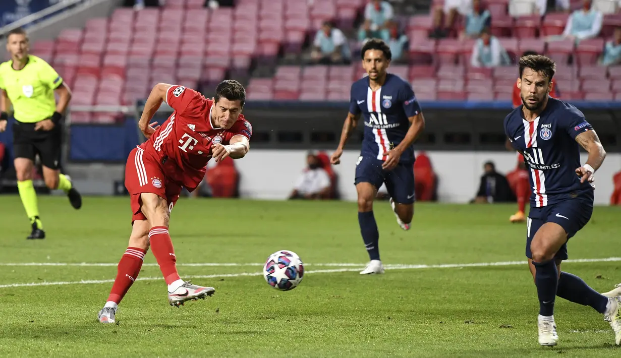 Lewandowski berhasil membantu Munchen dalam meraih sextuple atau enam gelar dalam satu musim. Musim ini, bersama Munchen, ia telah mengoleksi 28 gol hanya dari 22 laga di Bundesliga. (Foto: AP/David Ramos)