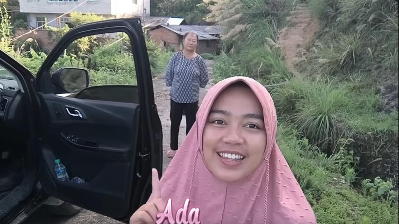 Momen Wanita Indonesia Bersama Suami Ganteng Belanja Kebutuhan Sehari-hari ke Pasar Tradisional di Cina