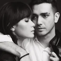 Pasangan selebriti Fachri Albar dan Renata Kusmanto resmi menjadi pasangan suami istri pada Kamis 12 Juni 2014 silam. (viainstagram@renata711/Bintang.com)