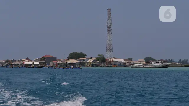 Melihat Perawatan Tower Telekomunikasi di Kepulauan Seribu