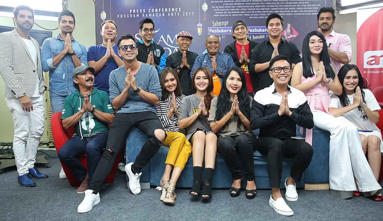 Meski sempat berselisih empat tahun silam, baik Zaskia Gotik dan Vicky Prasetyo profesional dalam bekerja. Hal itu diungkapkan Direktur E-komando producation yang mengelola Pesbuker Ramadan, Eko Patrio. (Bambang E. Ros/Bintang.com)