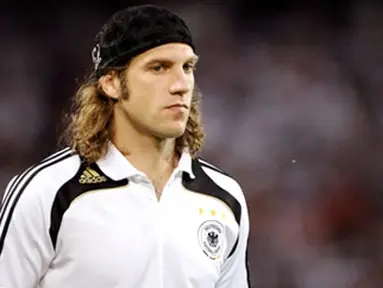 German midfielder Torsten Frings is pictured at the end of the Euro 2008 Championships quarter-final match Portugal vs. Germany on June 19, 2008 at St. Jakob-Park in Basel. Germany won 3-2. AFP PHOTO / OLIVER LANG