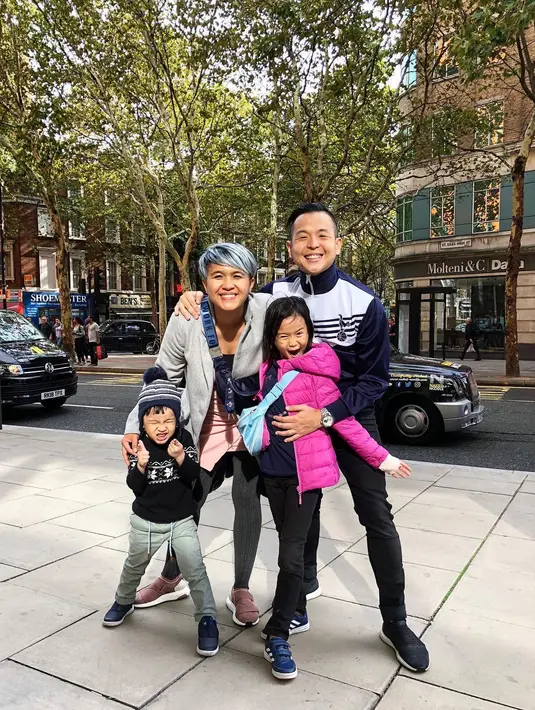 Ernest Prakasa dan Keluarga