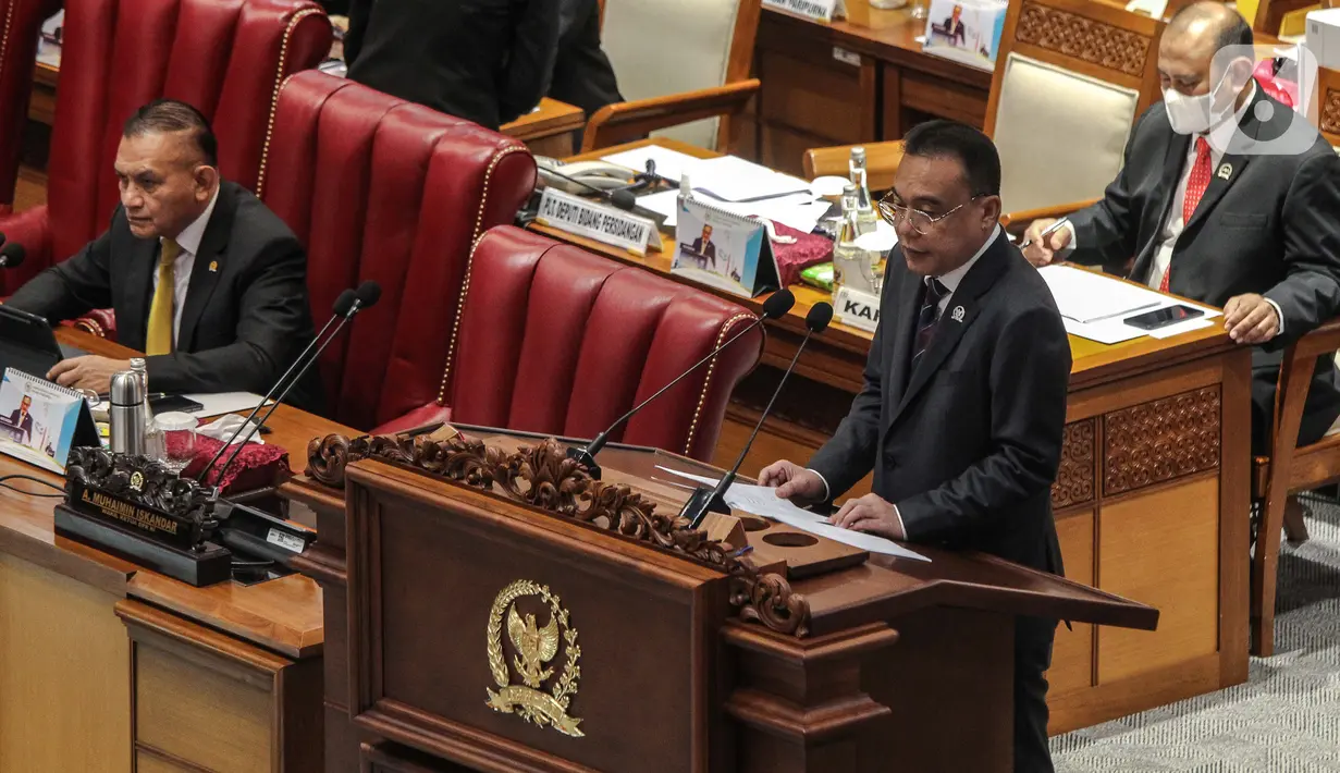 Wakil Ketua DPR Sufmi Dasco Ahmad menyampaikan pidato saat Rapat Paripurna ke-17 Masa Persidangan III Tahun Sidang 2022-2023 di Kompleks Parlemen, Senayan, Jakarta, Kamis (16/2/2023). Pidato yang dibacakan oleh Wakil Ketua DPR Sufmi Dasco Ahmad menyampaikan masa reses untuk menyerap aspirasi masyarakat dari tanggal 17 Februari hingga 13 Maret 2023.(Liputan6.com/Faizal Fanani)