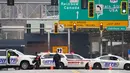 Hal ini membuat pihak berwenang menutup area penyeberangan itu. Satuan Tugas Terorisme FBI juga dikerahkan untuk menyelidiki insiden tersebut. (Derek Gee/The Buffalo News via AP)
