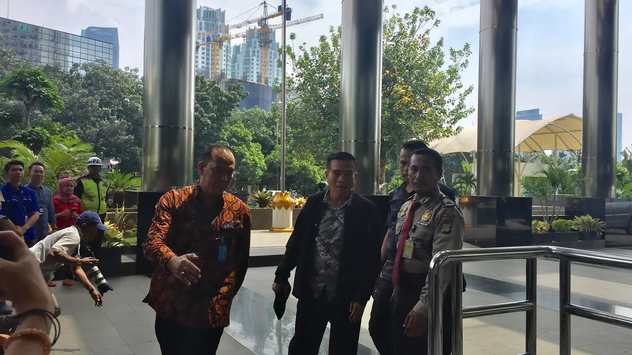 Bupati Bengkulu Selatan Dirwan Mahmud tiba di KPK