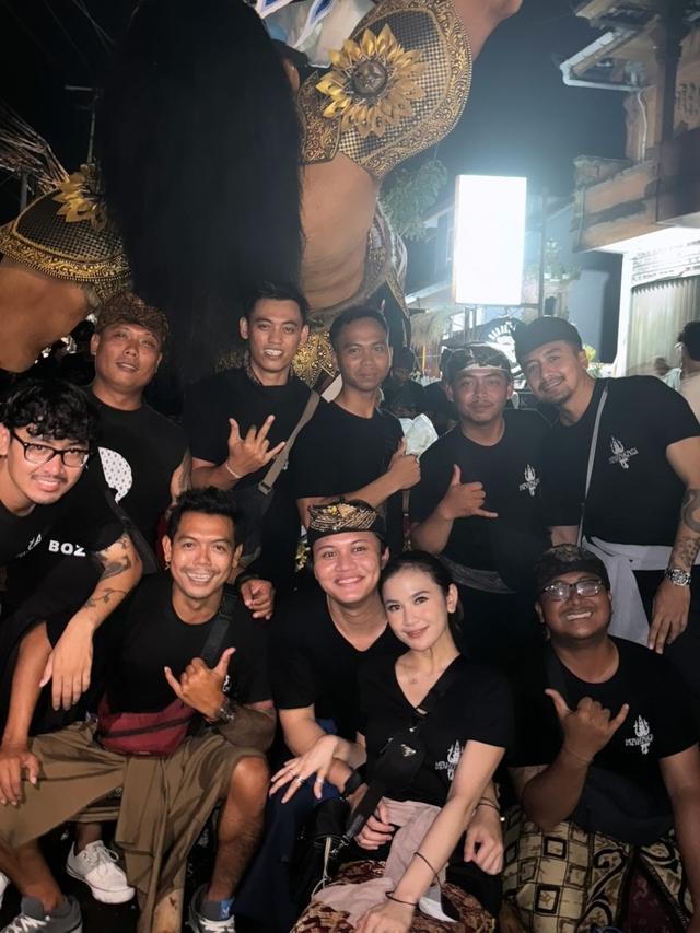 Rizky Febian dan Mahalini Rayakan Nyepi