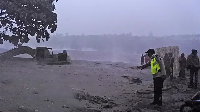 Penampakan Erupsi Gunung Semeru