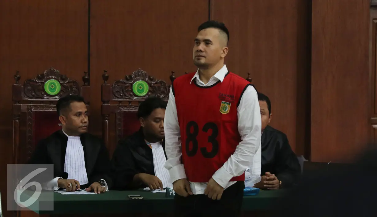 Penyanyi dangdut, Saipul Jamil saat menjalani sidang lanjutan kasus pelecehan seksual yang dilakukan dirinya kepada DS di Pengadilan Negeri Jakarta Utara, Senin (23/5). (Liputan6.com/Herman Zakharia)