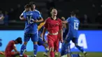 Ekspresi kekesalan pemain Korea Selatan U-20, Kang Sang-yoon (tengah), setelah dikalahkan Timnas Italia U-20 dalam pertandingan semifinal Piala Dunia U-20 2023 yang digelar di Estadio Unico Diego Maradona, La Plata, Jumat (9/6/2023) pagi WIB. (AP Photo/Ricardo Mazalan)