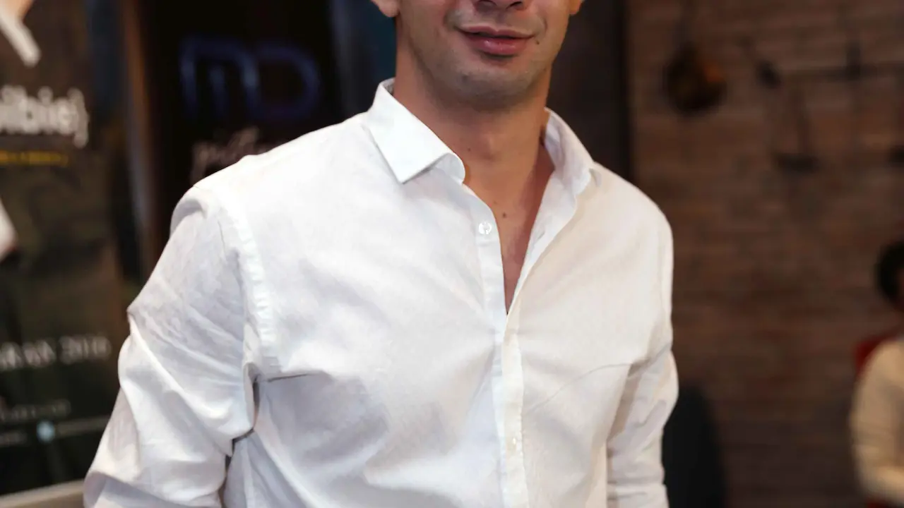 [Bintang] Reza Rahadian