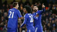 Pemain Chelsea Diego Costa (kanan) merayakan golnya ke gawang Norwich pada lanjutan Liga Premier Inggris di Stamford Bridge, London, Sabtu (21/11/2015).  (Reuters/Stefan Wermuth)