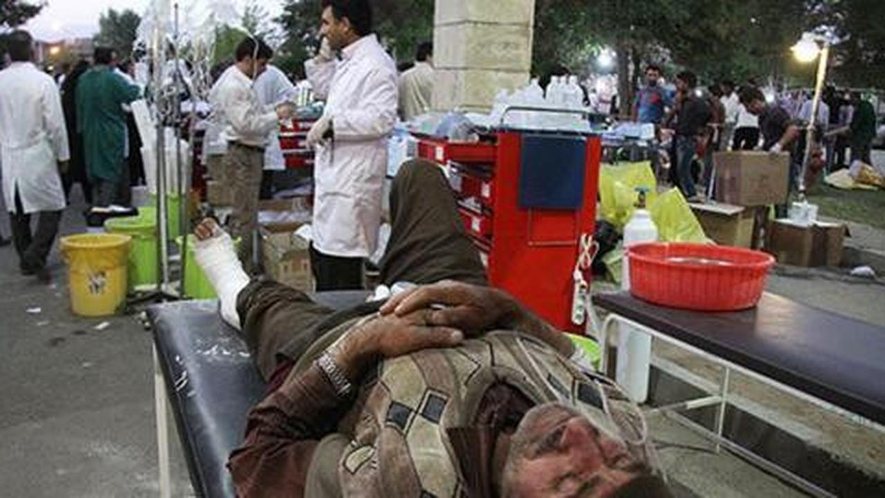 Evakuasi korban gempa Iran dihentikan
