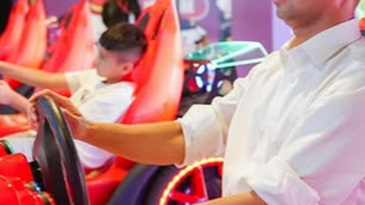 Potret Raffi Ahmad Hangout Bareng Ketiga Anaknya Tanpa Nagita Slavina di Mal, Disebut Trendsetter Buat Para Papa Muda