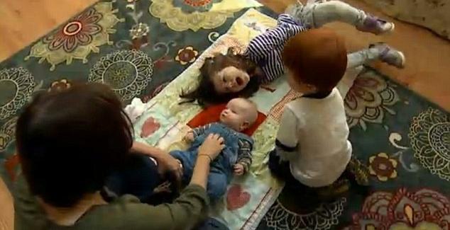 Claire dan ketiga anaknya | (c) Dailymail