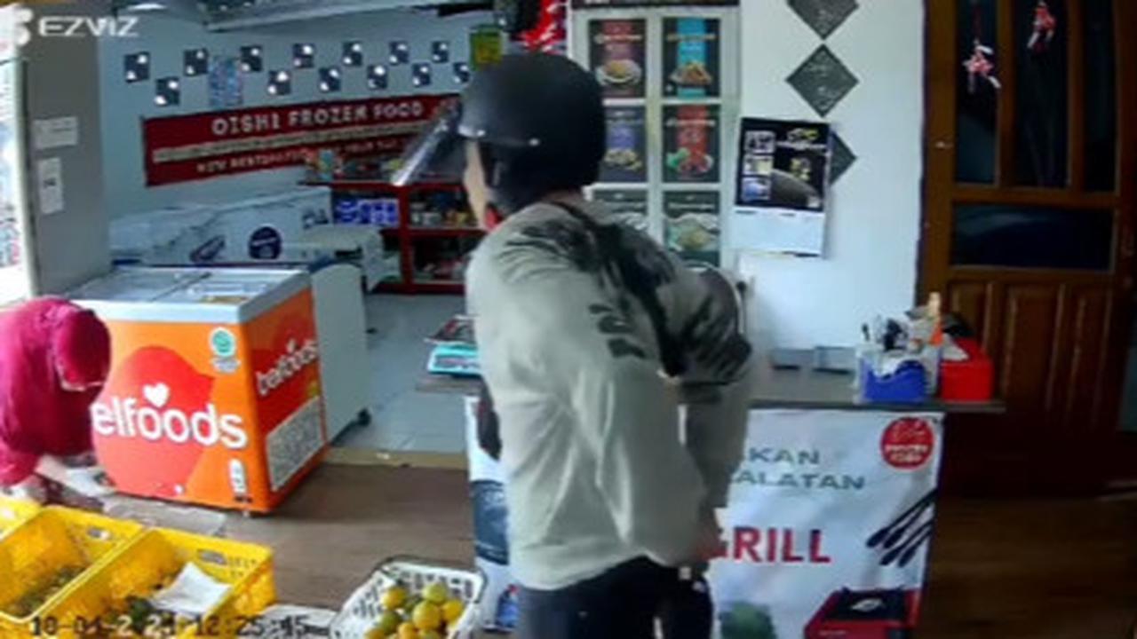 Viral Aksi Maling Berhasil Curi Dompet di Toko Makanan, Aksinya Terekam CCTV