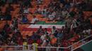 <p>Para pendukung Timnas Iran U-17 memberi dukungan saat menghadapi Timnas Brasil U-17 pada laga pertama Grup C Piala Dunia U-17 2023 di Jakarta International Stadium (JIS), Jakarta, Sabtu (11/11/2023). (Bola.com/Ikhwan Yanuar)</p>