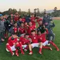 Timnas Indonesia U-16 berfoto bersama usai memastikan diri melangkah ke final turnamen Jenesys di Jepang, Minggu (11/3/2018). Tim asuhan Fakhri Husaini melangkah ke final usai menang 1-0 atas tim tuan rumah, Jepang. (Istimewa)