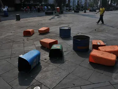 Banyak fasilitas umum seperti terlihat di Jalan Tosari dan Kota Tua kondisinya rusak atau kurang terawat, Senin (25/8/14). (Liputan6.com/Johan Tallo)