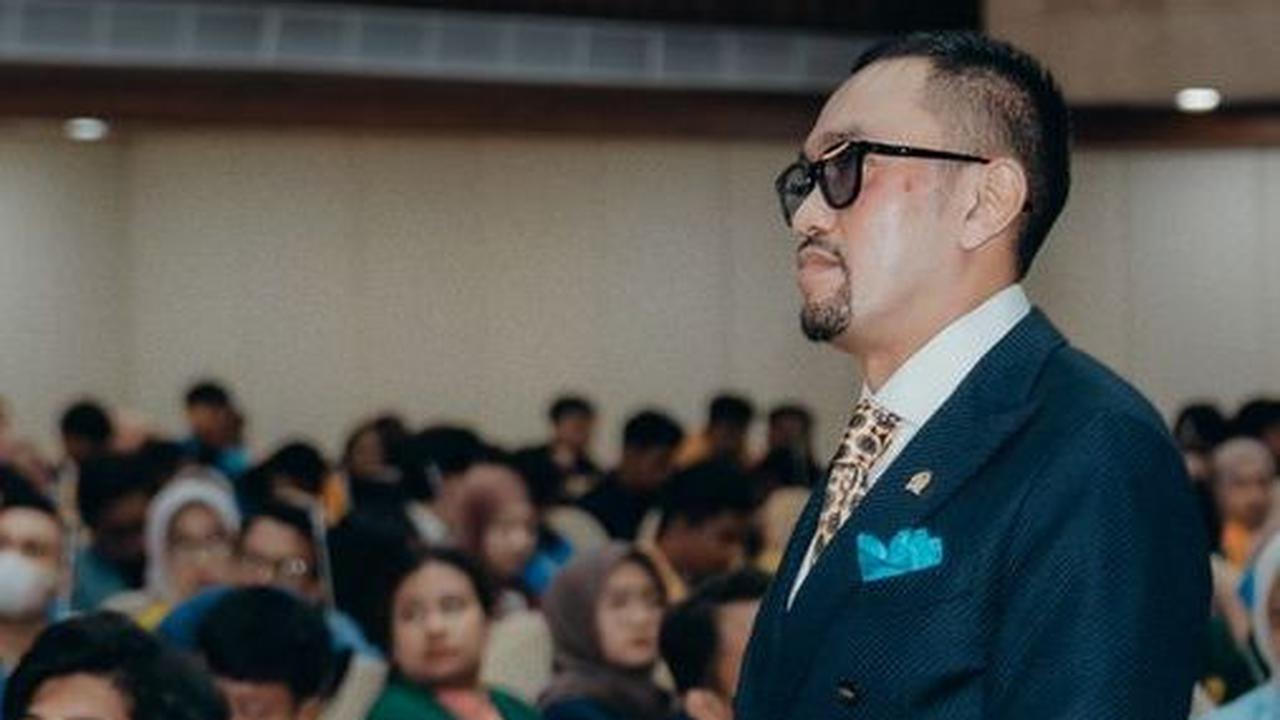 Di Depan Ratusan Mahasiswa, Sahroni Cerita Peran Medsos untuk Anggota Dewan