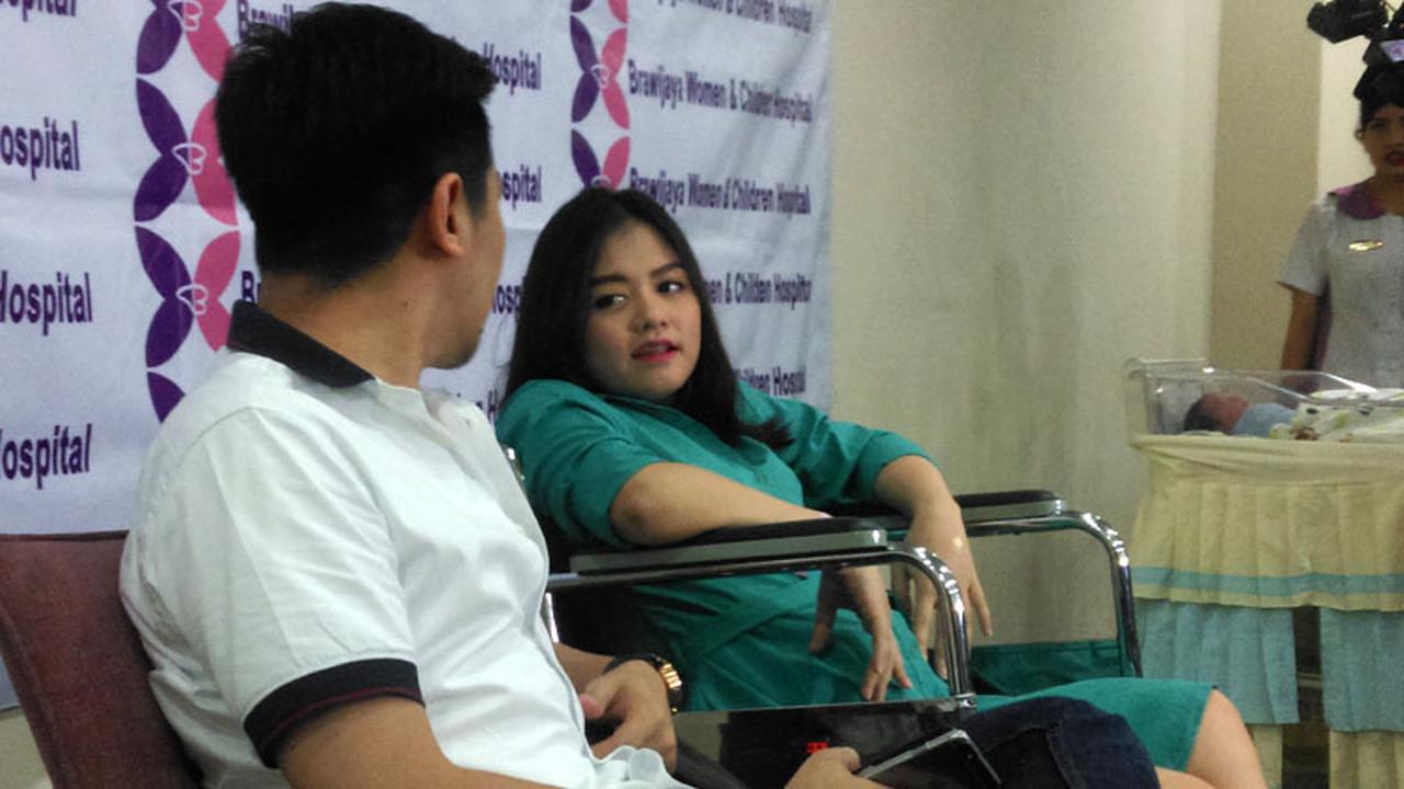 Tika Ramlan Melahirkan Anak Laki-laki melalui Operasi Sesar