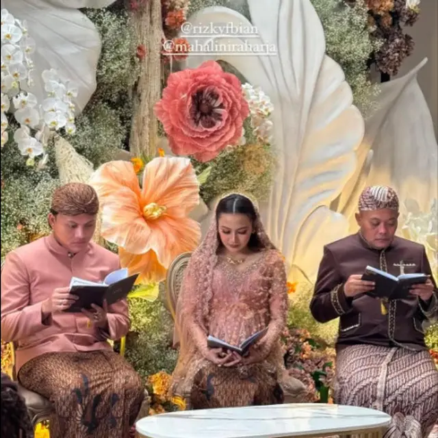 6 Momen Mahalini Wudhu dan Baca Al-Fatihah di Acara 7 Bulanan, Dituntun Rizky Febian