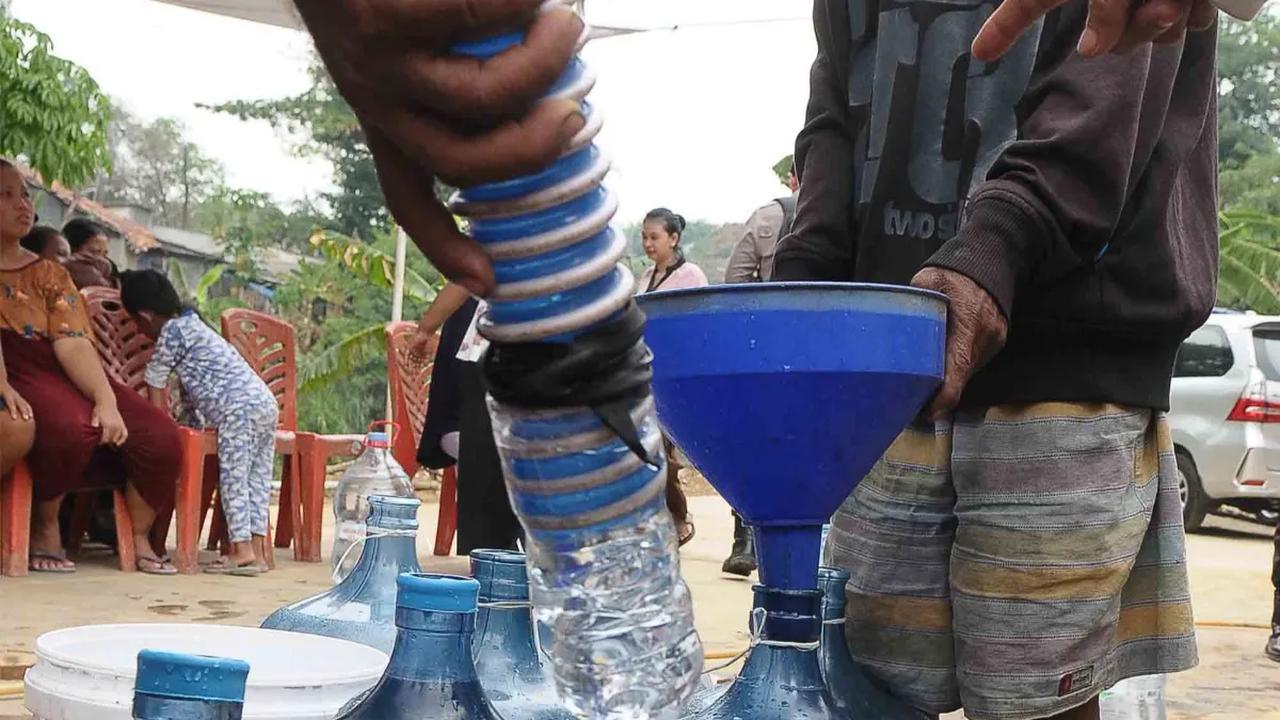 Sebelum program tersebut, masyarakat di Dusun Tombiobong harus mengambil air di sungai sejauh sekitar 1 Km dari pemukiman dengan kondisi jalan yang sulit diakses.