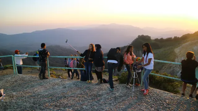 [Fimela] Gunung Kelimutu