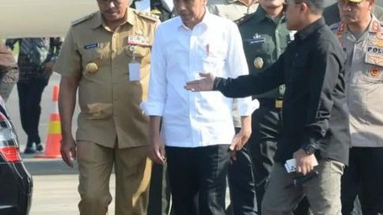 Presiden Joko Widodo tiba di Lanumad Ahmad Yani pada Rabu (13/12).<br>
