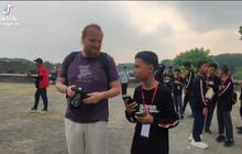 Video Tugas Sekolah Anak SMP untuk Wawancara Bule Ini Viral, Tuai Pujian
