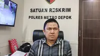 Kasat Reskrim Polres Metro Depok, Kompol Hadi Kristanto menjelaskan terkait perkembangan kasus pencabulan lansia. (Liputan6.com/Dicky Agung Prihanto)