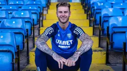 Bek tengah asal Wales, Joe Rodon yang didatangkan Tottenham Hotspur pada awal musim 2020/2021 dari Swansea dengan nilai transfer 12,1 juta euro saat ini tengah dipinjamkan bersama Leeds United selama semusim hingga akhir musim 2023/2024. Sebelumnya ia juga sempat dipinjamkan Spurs ke Stade Rennais selama semusim pada 2022/2023. Bersama Leeds United di Championship 2023/2024, ia menjadi pilihan utama dan telah tampil dalam 21 laga. (leedsunited.com)