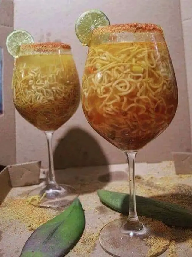 6 Potret Hiasan Minuman di Pinggiran Gelas Ini Nyeleneh, Jadi Gagal Estetik