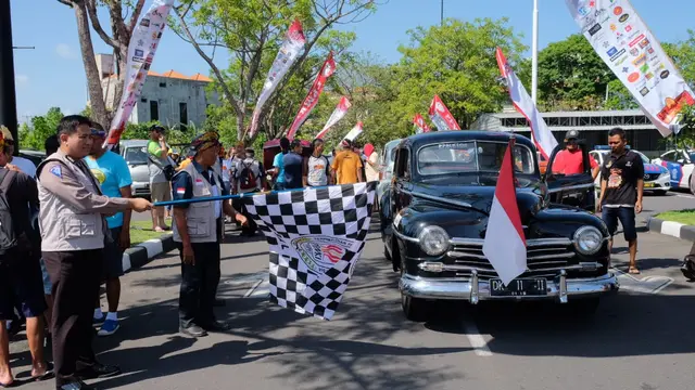 Pecinta Mobil Kuno Jalan-Jalan Sambil Beramal di Bali (Foto: PPMKI)