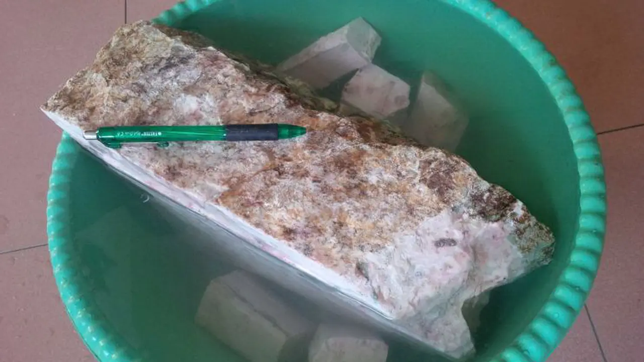 Batu akik Marantale asal Kabupaten Parigi Moutong, Sulawesi Tengah.