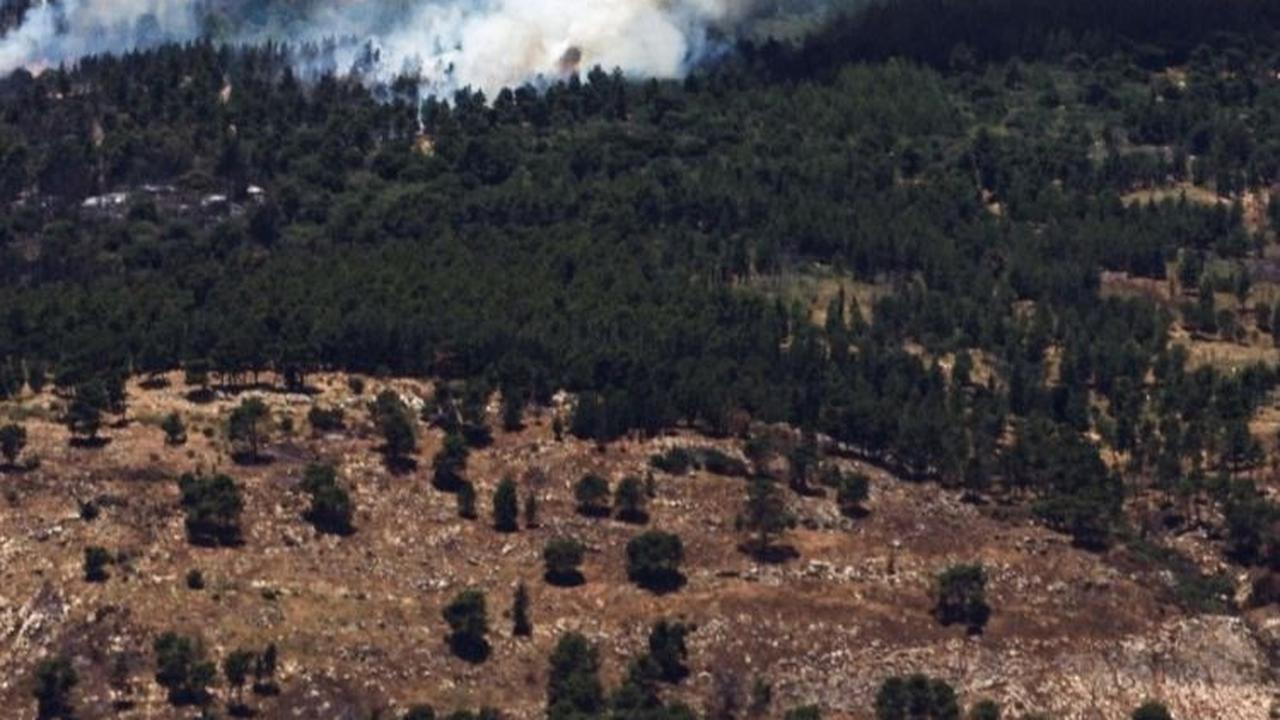 Upaya pemadaman kebakaran masih terus dilakukan di 97 lokasi dan titik api yang masih terbakar. <br>
