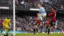 Pemain Manchester City, Erling Haaland gagal mencetak gol ke gawang Manchester United pada laga lanjutan Liga Inggris 2023/2024 di Etihad Stadium, Manchester, Inggris, Minggu (03/03/2024) WIB. (AP Photo/Dave Thompson)