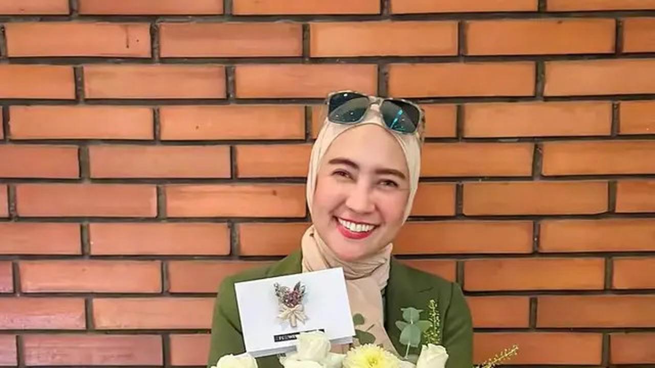 Fenny Steffy Burase<br>