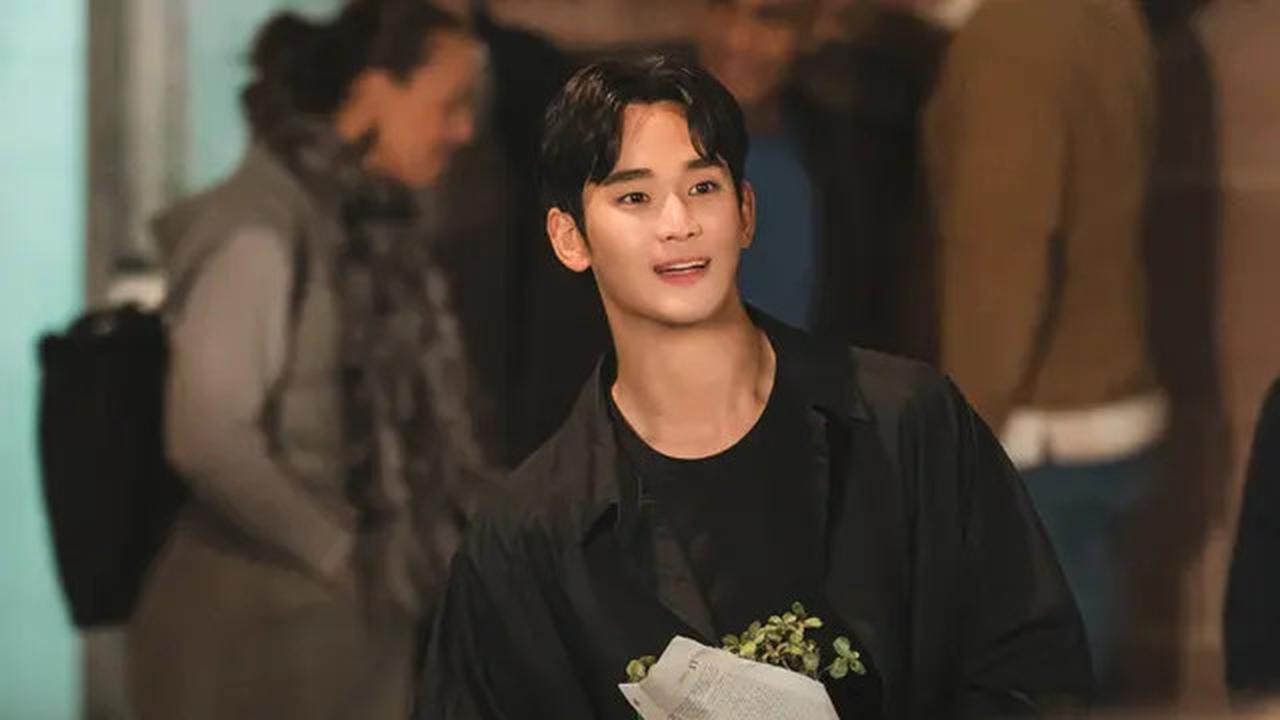 Kim Soo Hyun Dikabarkan Bakal Tuntut Balik Keluarga Kim Sae Ron Gara-Gara Hal Ini
