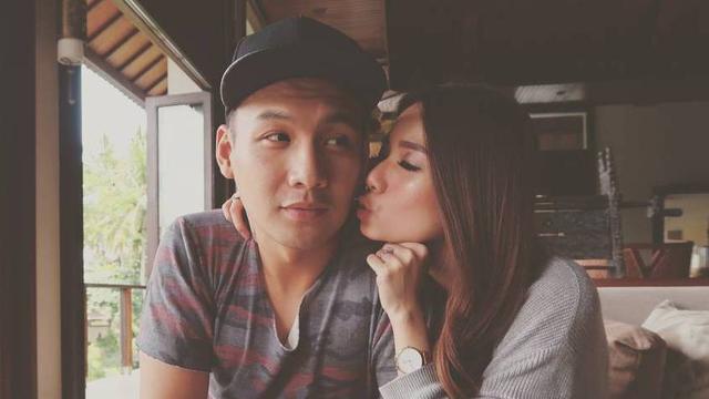 Natal Pertama Fendy Chow Dan Stella Cornelia Sebagai Suami Istri Showbiz Liputan6 Com