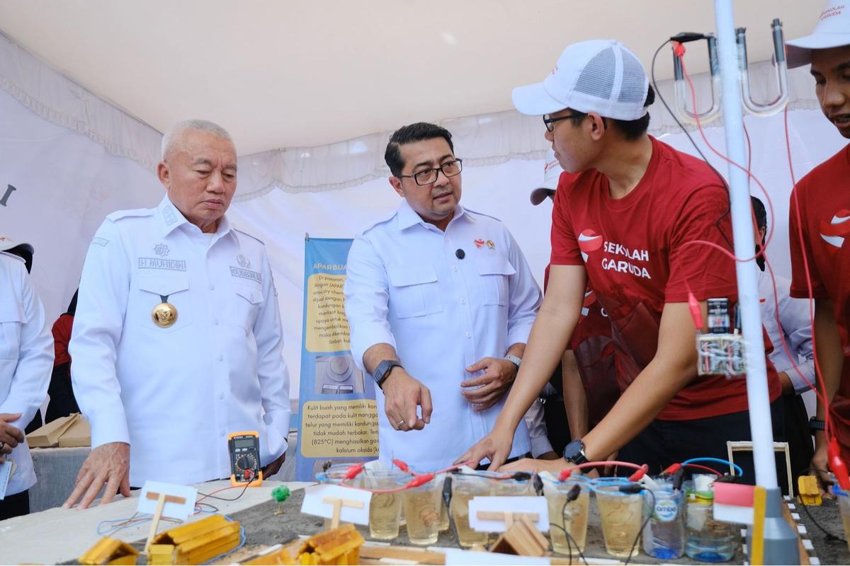 Menteri Ekraf Teuku Riefky Harsya mewakili Presiden Prabowo Subianto meresmikan Sekolah Garuda Transformasi di SMAN Banua, Banjarmasin, Kalimantan Selatan