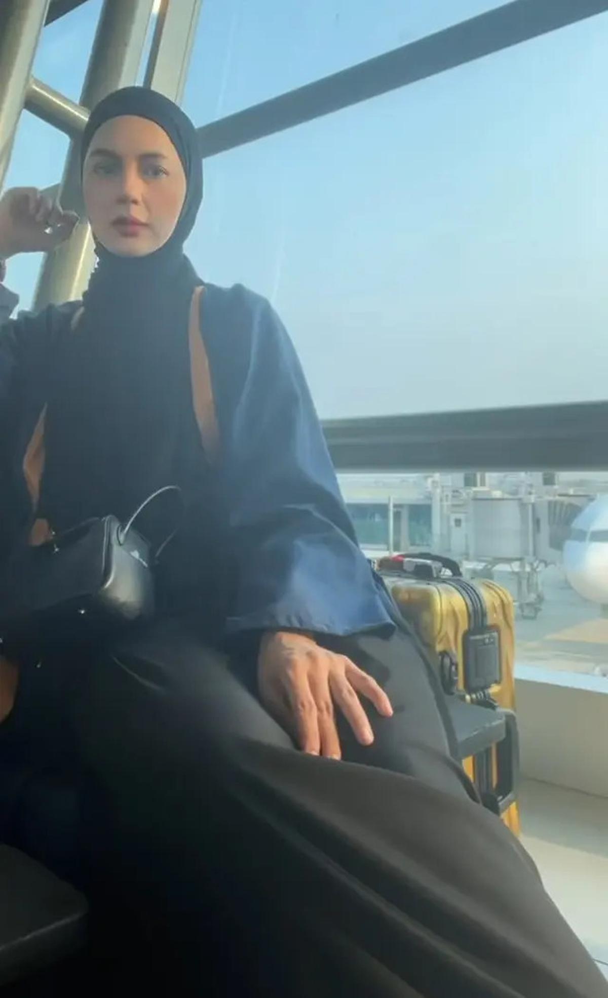 6 Pesona Paula Verhoeven Berhijab, Liburan Stylish di Dubai Tanpa Baim Wong