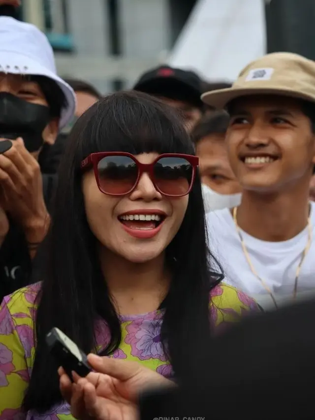Potret 6 Artis yang Ikut 'Nongkrong' di Sudirman, Seru Bareng ABG Citayam