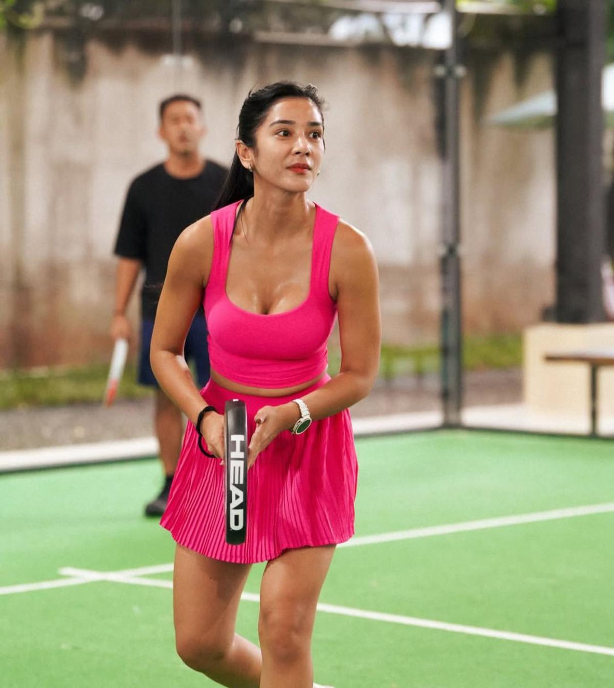 Bukan Candlelight Dinner, Fanny Ghassani Rayakan Valentine dengan Tenis Bareng Suami