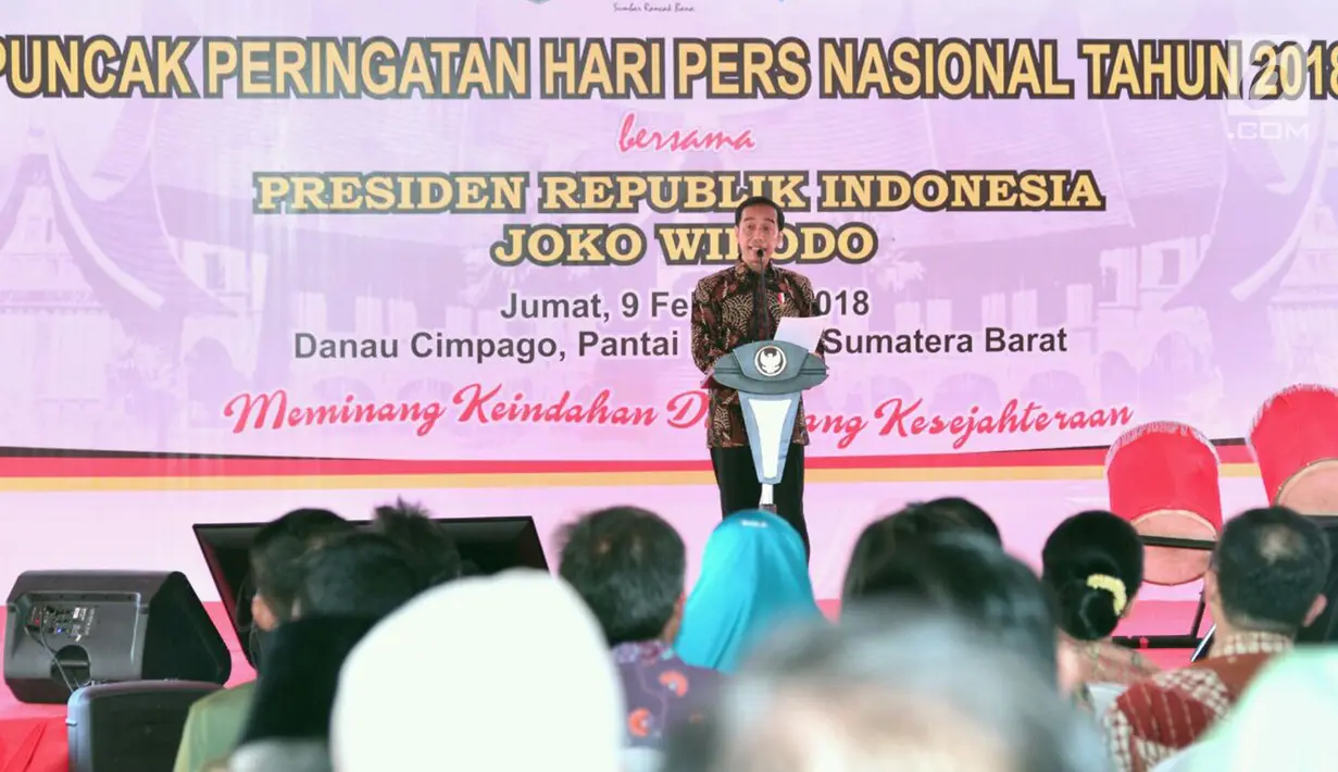 Presiden Jokowi memberikan sambutan saat HPN 2018 di Padang, Sumatera Barat, Jumat (9/2). Selain Solok Selatan, Jokowi juga meminta penataan kawasan di Desa Terindah, Nagari Pariangan, Kabupaten Tanah Datar. (Liputan6.com/Pool/Biro Setpres)